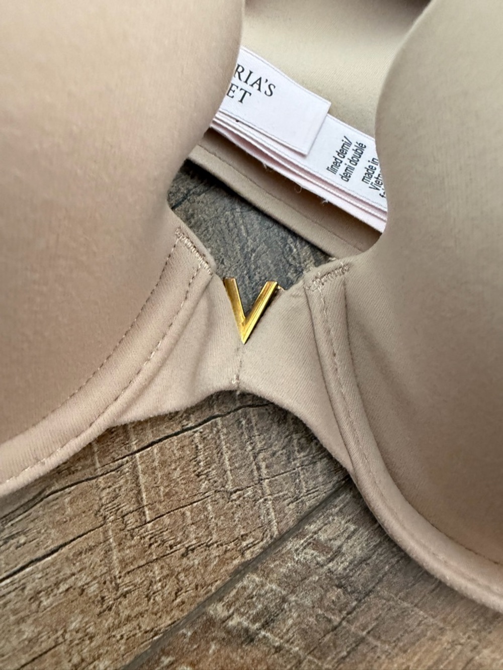 Victoria's Secret Nude Bra with Gold V - Picture 2 of 3